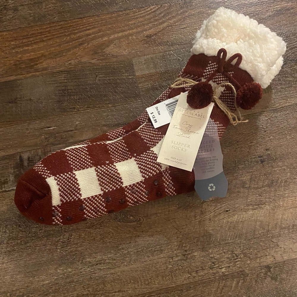 NWT Faux Sherpa lined slipper socks